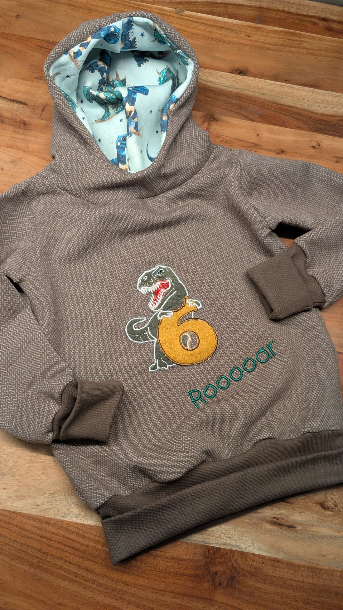 Individuelle Stickereien für Pullis und mehr